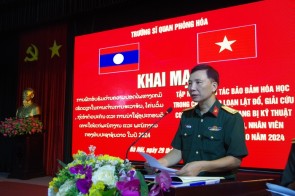 Trường Sĩ quan Phòng hoá Khai mạc Lớp tập huấn Công tác Bảm đảm Hoá học trong chống bạo loạn lật đổ, giải cứu con tin và sử dụng trang bị kỹ thuật phân tích cho cán bộ, nhân viên Quân đội nhân dân Lào năm 2024