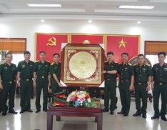 Trường Sĩ quan Phòng hóa tổ chức tham quan, học tập cho cán bộ, giảng viên tại Trường Sĩ quan Pháo binh