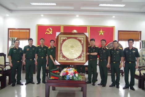 Trường Sĩ quan Phòng hóa tổ chức tham quan, học tập cho cán bộ, giảng viên tại Trường Sĩ quan Pháo binh