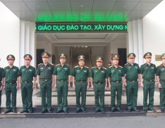 Thủ trưởng Binh chủng Hóa học kiểm tra và nắm tình hình Trường Sĩ quan Phòng hóa