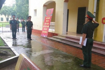Trường Sĩ quan Phòng hóa tổ chức Thi tốt nghiệp môn Tiếng Anh cho học viên Đại đội 4